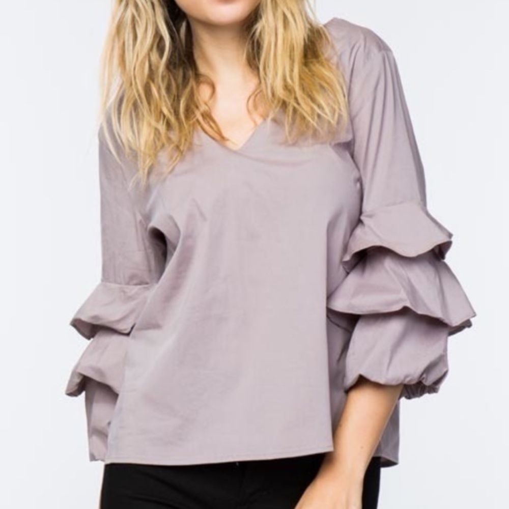 RUFFLE SLEEVE TOP in lilac
